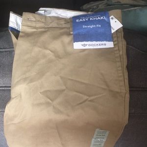BNWT Dockers Easy Khaki Straight Fit 33x30
